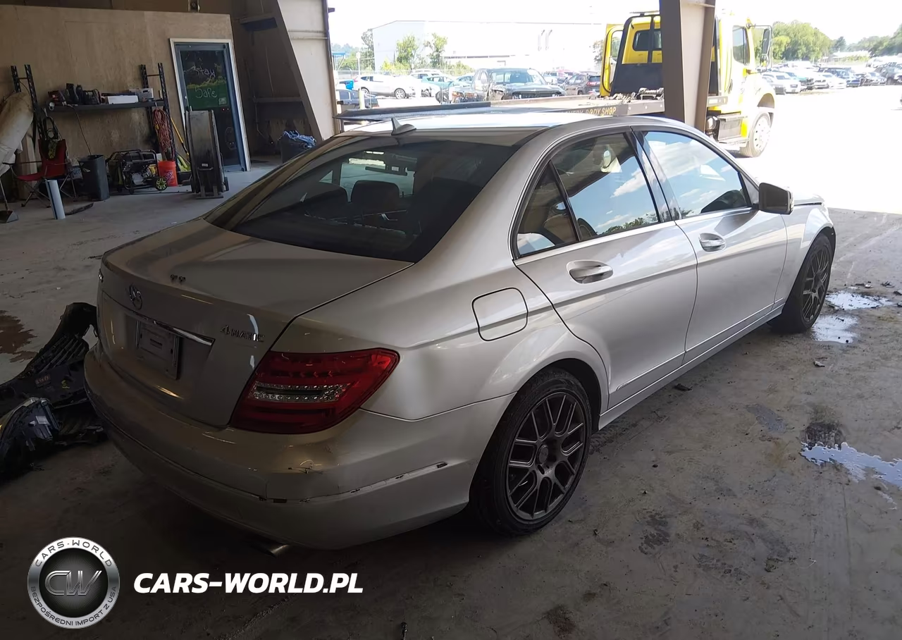 2013 Mercedes-Benz C 300 Luxury 4Matic VIN:WDDGF8AB1DG137981 - 4