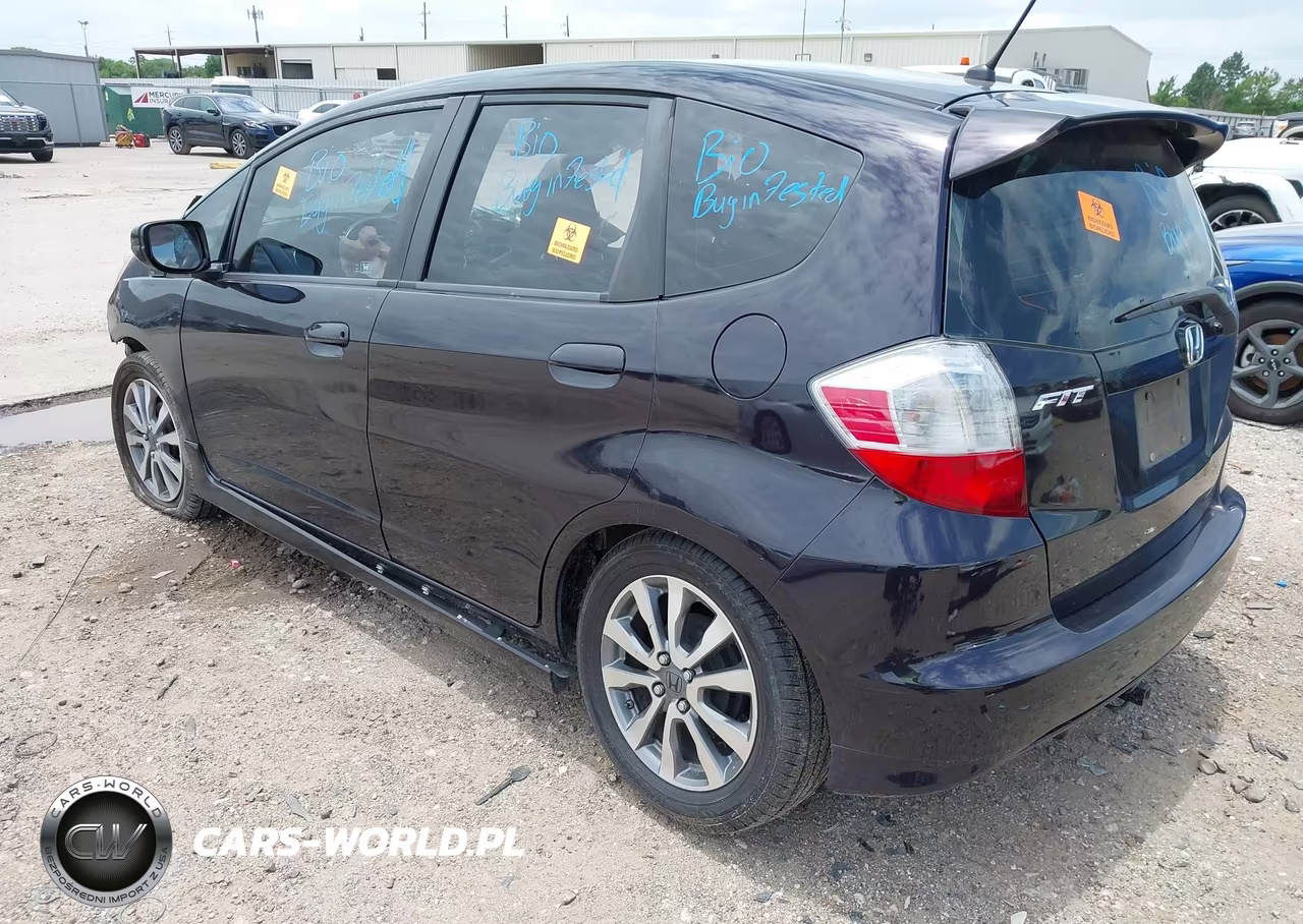 2013 Honda Fit Sport VIN:JHMGE8H5XDC059073 - 3