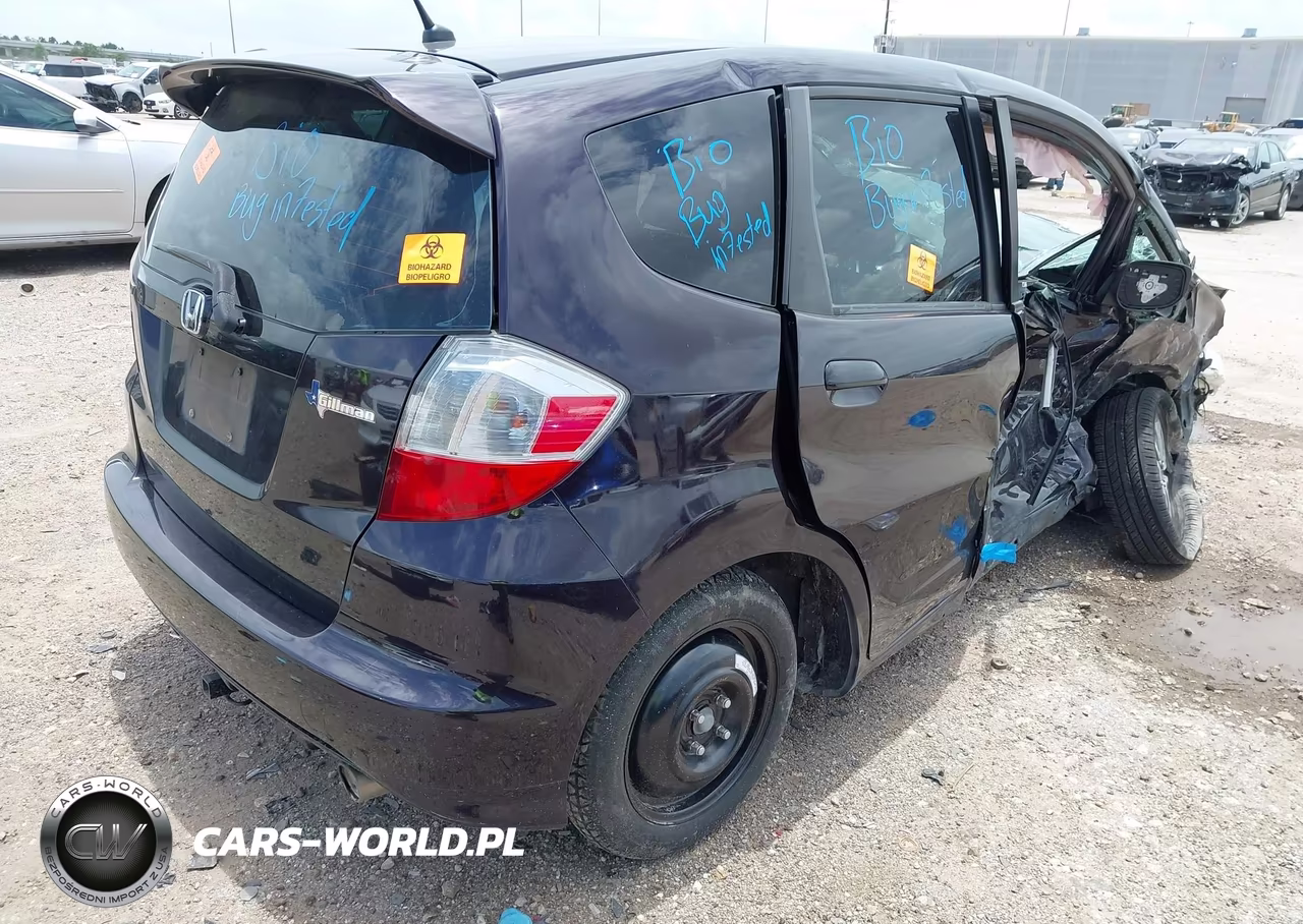 2013 Honda Fit Sport VIN:JHMGE8H5XDC059073 - 4