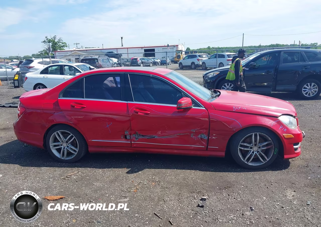2014 Mercedes-Benz C 300 Sport 4Matic VIN:WDDGF8ABXER305056 - 13