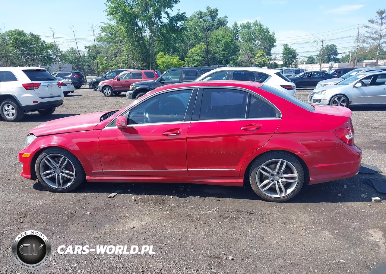 2014 Mercedes-Benz C 300 Sport 4Matic VIN:WDDGF8ABXER305056 - 14