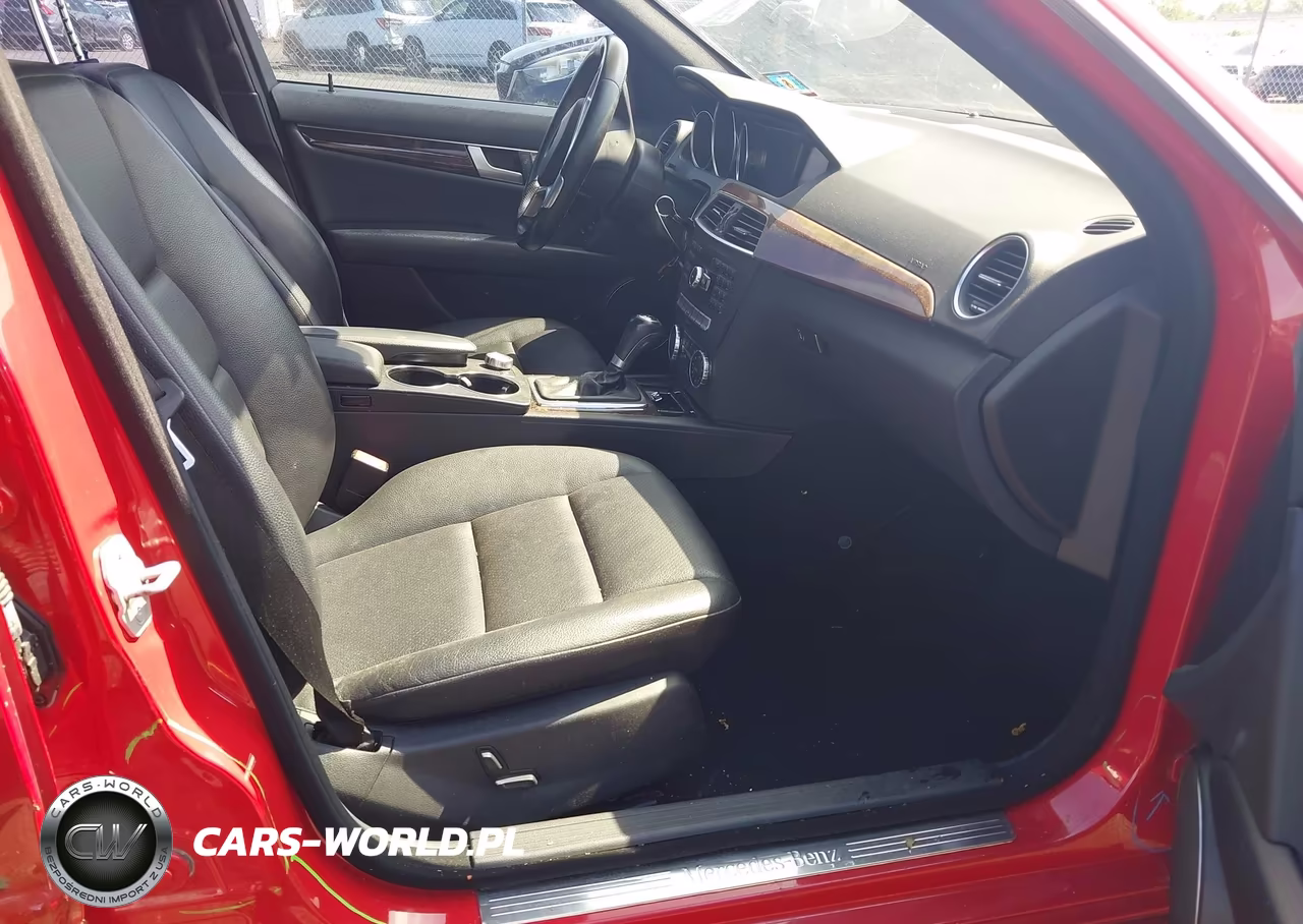 2014 Mercedes-Benz C 300 Sport 4Matic VIN:WDDGF8ABXER305056 - 5