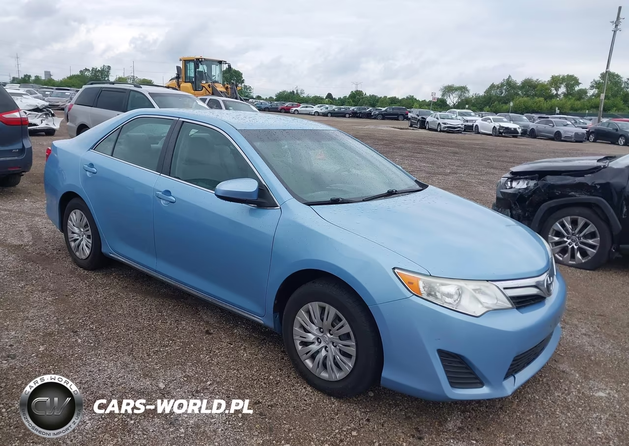2012 Toyota Camry Le – zdjęcie 1 z 11