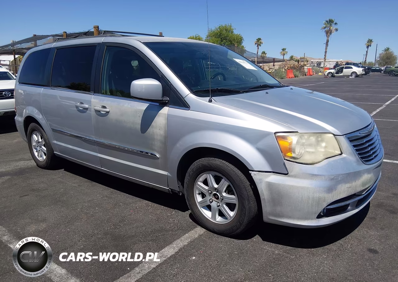 2012 Chrysler Town & Country Touring – zdjęcie 1 z 13