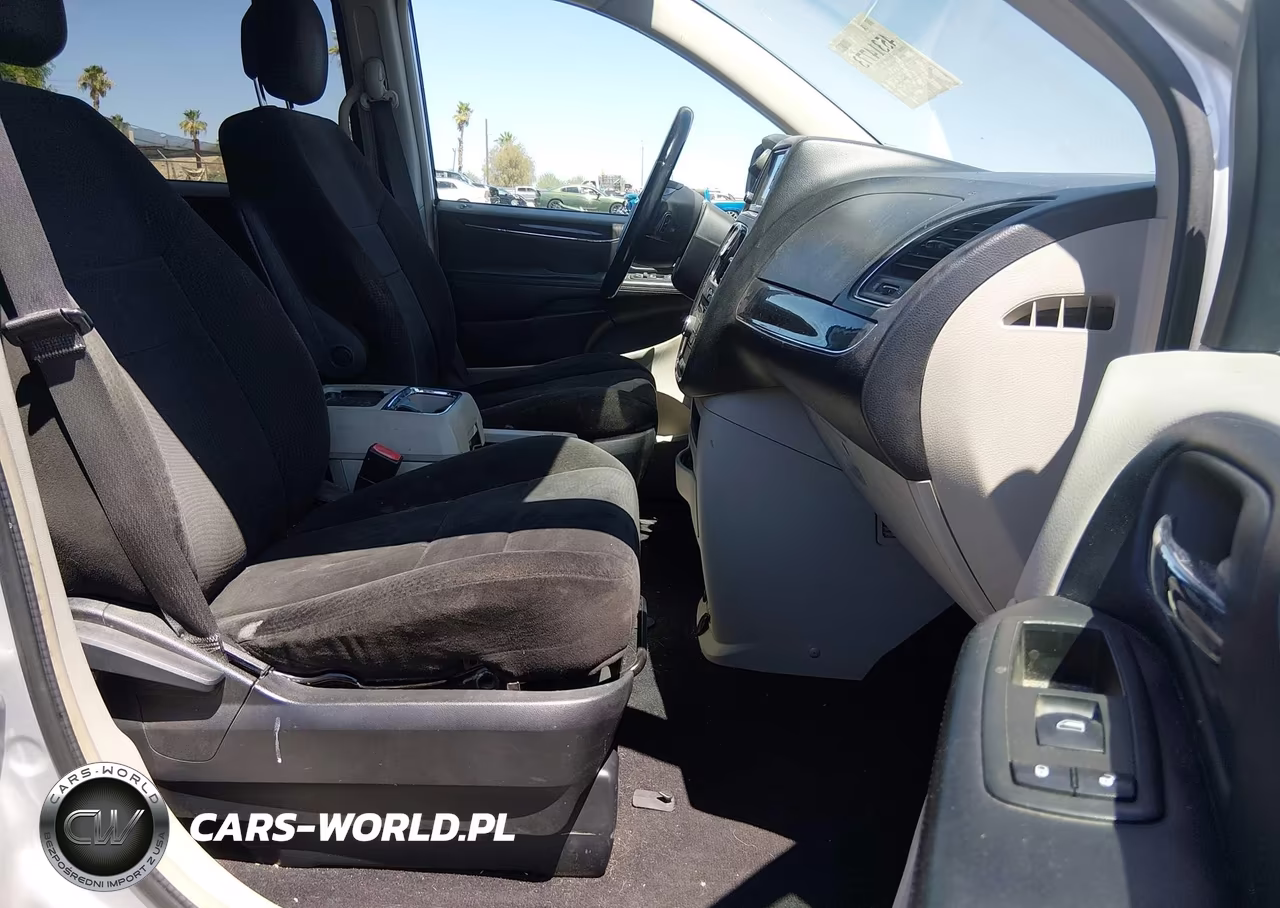 2012 Chrysler Town & Country Touring VIN:2C4RC1BG8CR384179 - 5