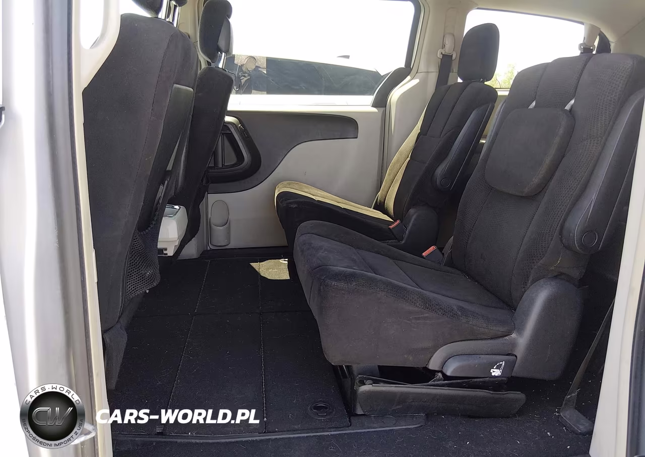 2012 Chrysler Town & Country Touring VIN:2C4RC1BG8CR384179 - 8