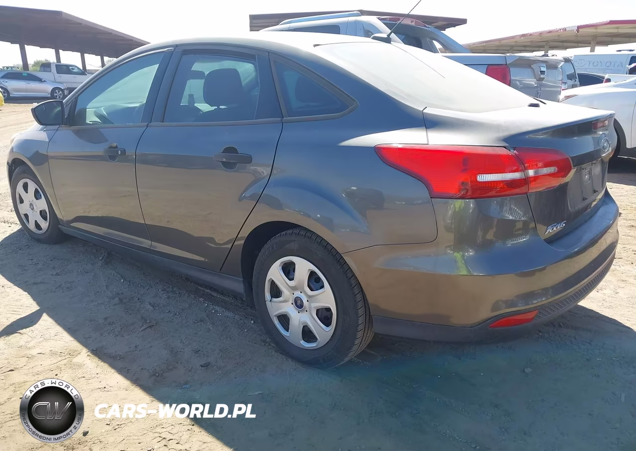 2018 Ford Focus S VIN:1FADP3E23JL313266 - 3
