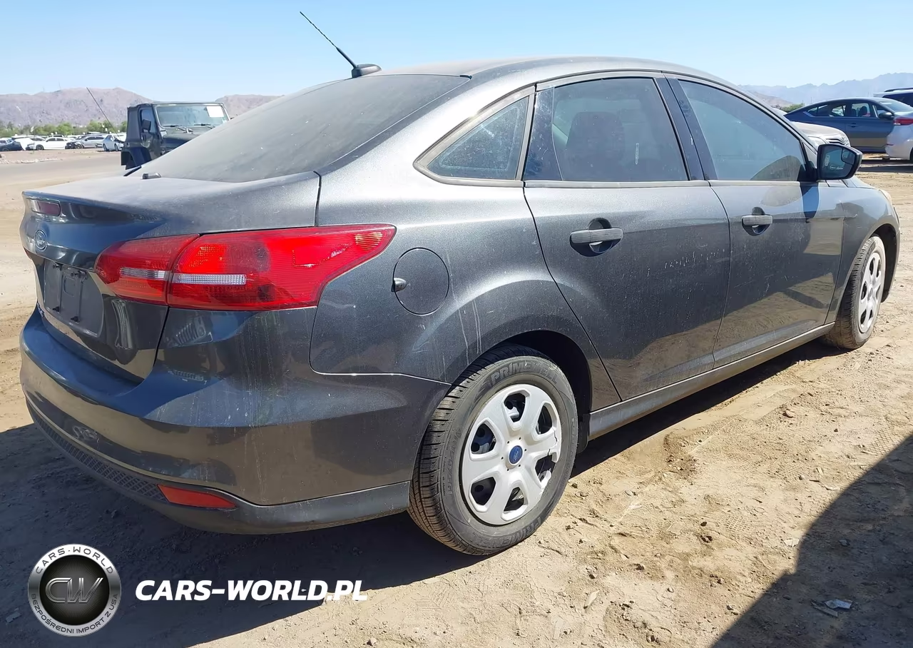 2018 Ford Focus S VIN:1FADP3E23JL313266 - 4
