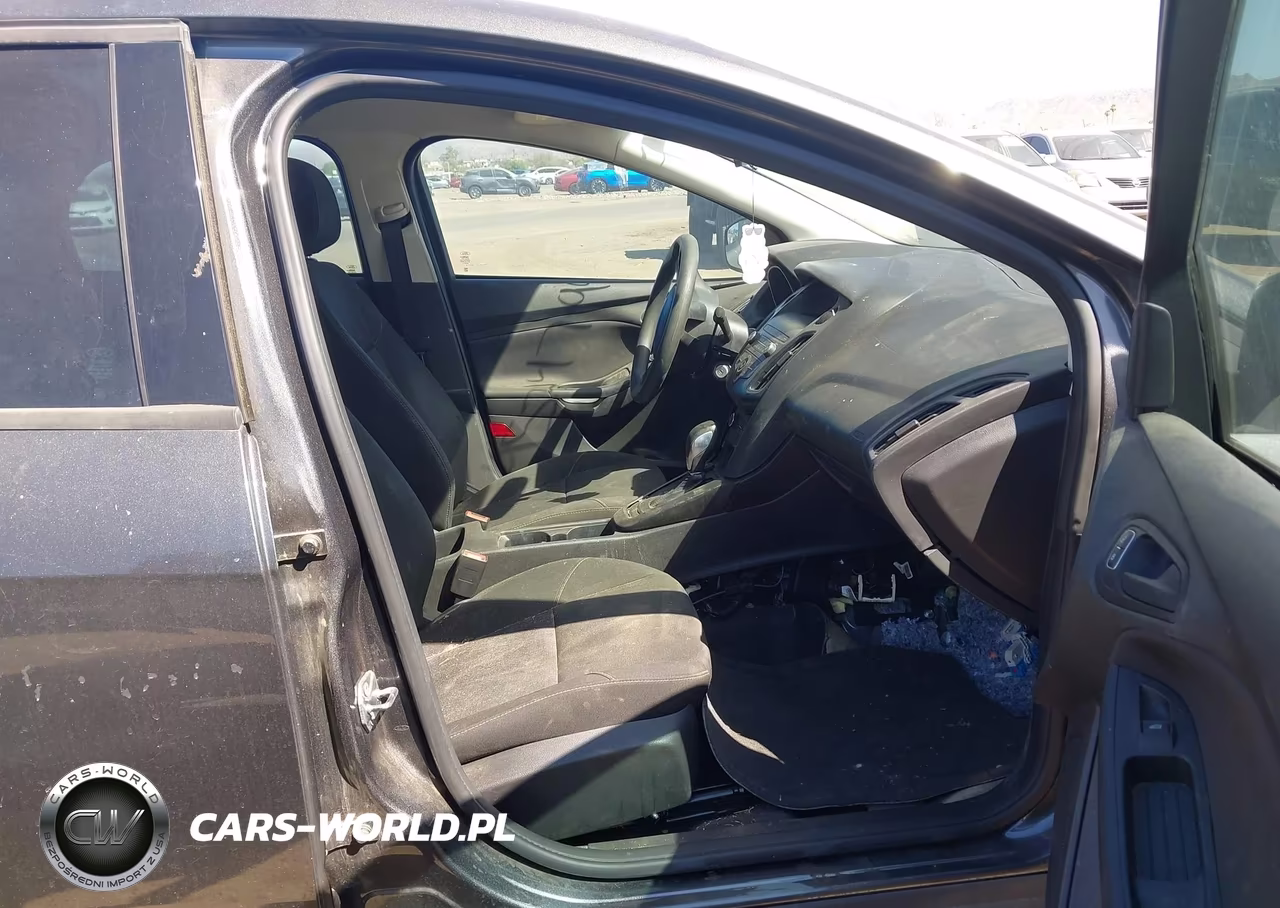 2018 Ford Focus S VIN:1FADP3E23JL313266 - 5