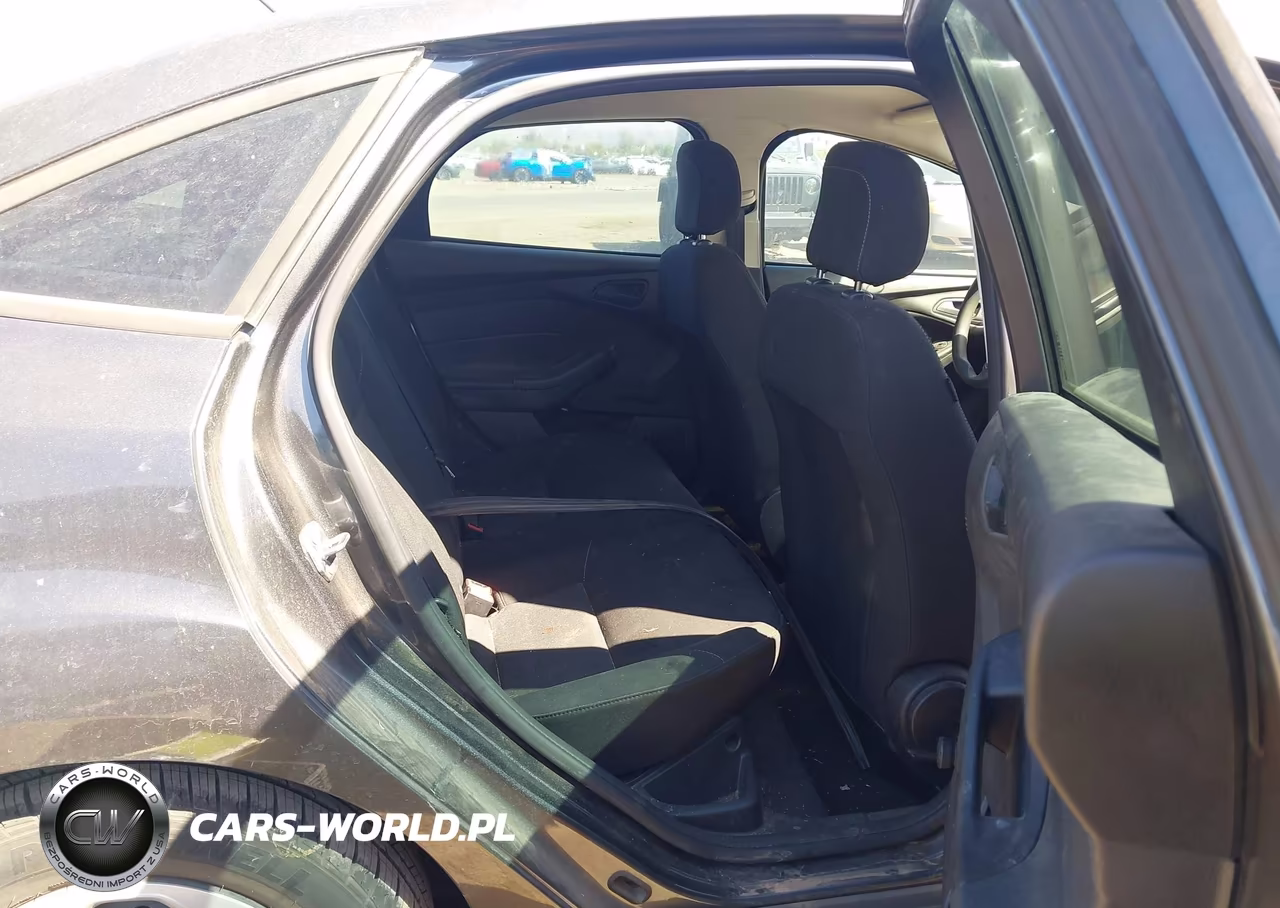 2018 Ford Focus S VIN:1FADP3E23JL313266 - 8