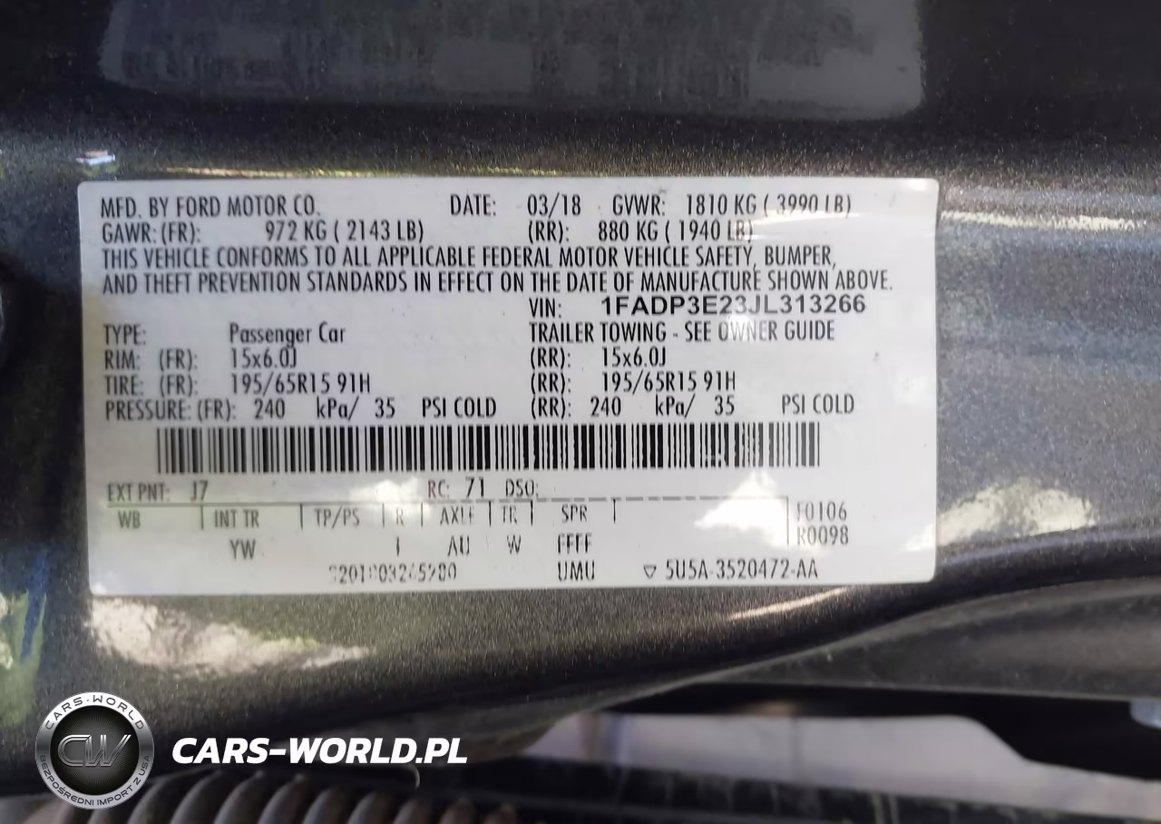 2018 Ford Focus S VIN:1FADP3E23JL313266 - 9