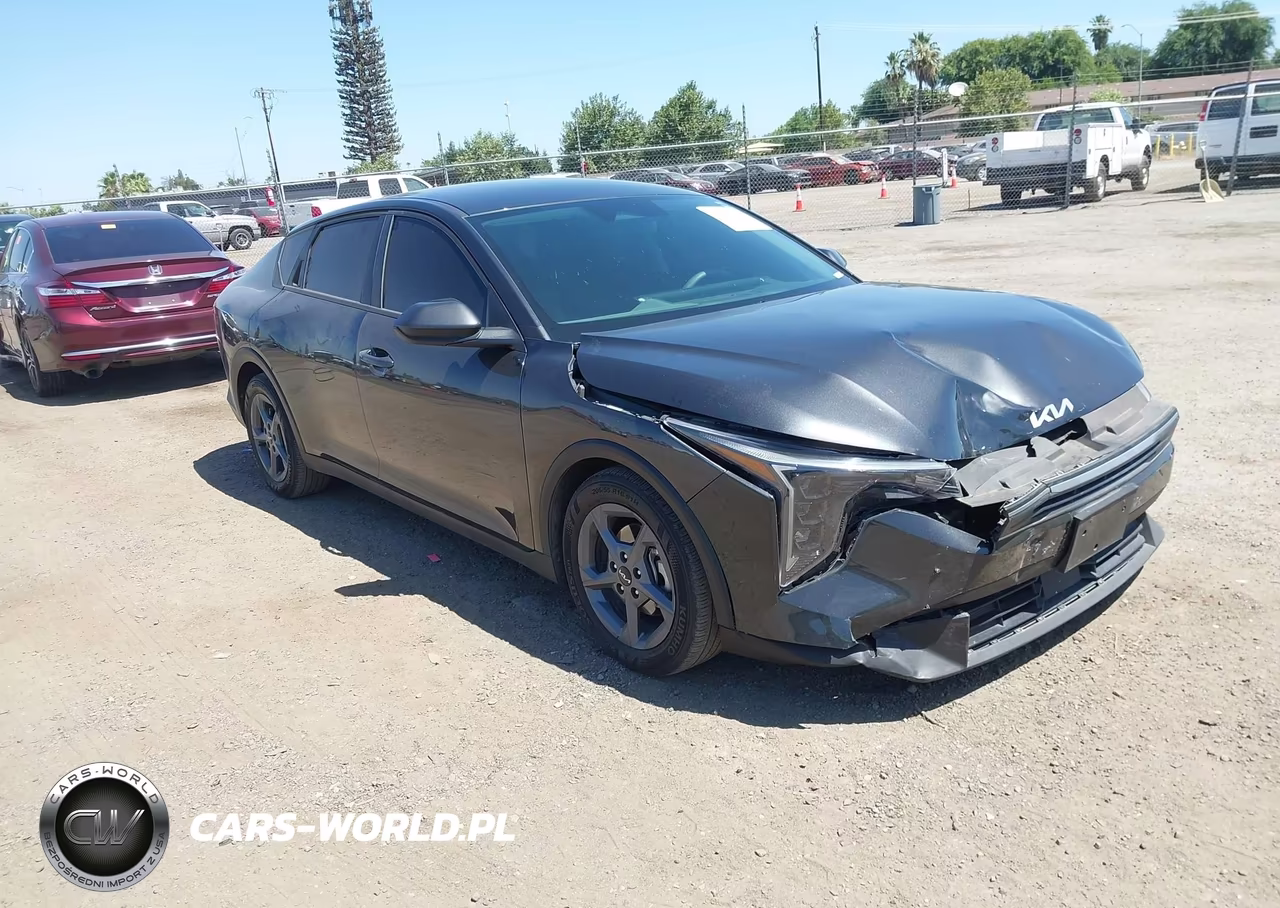 2025 Kia K4 Lxs – zdjęcie 1 z 16