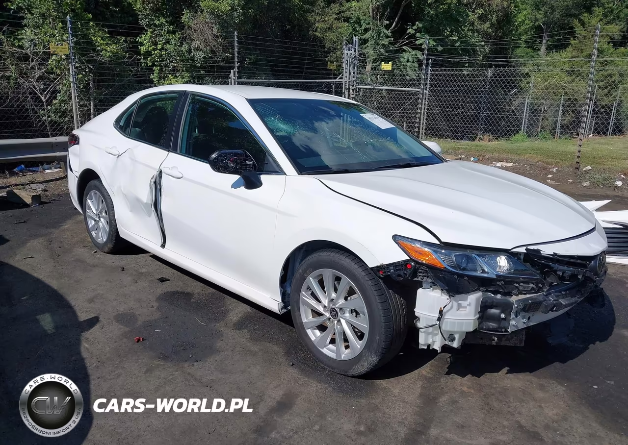 2024 Toyota Camry Le – zdjęcie 1 z 18