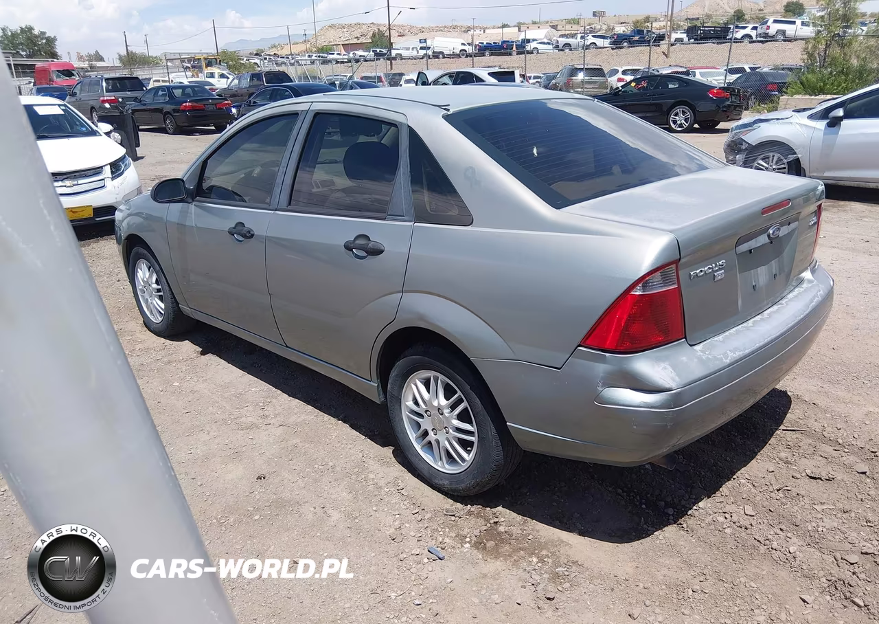 2005 Ford Focus Zx4 VIN:1FAHP34NX5W148236 - 3