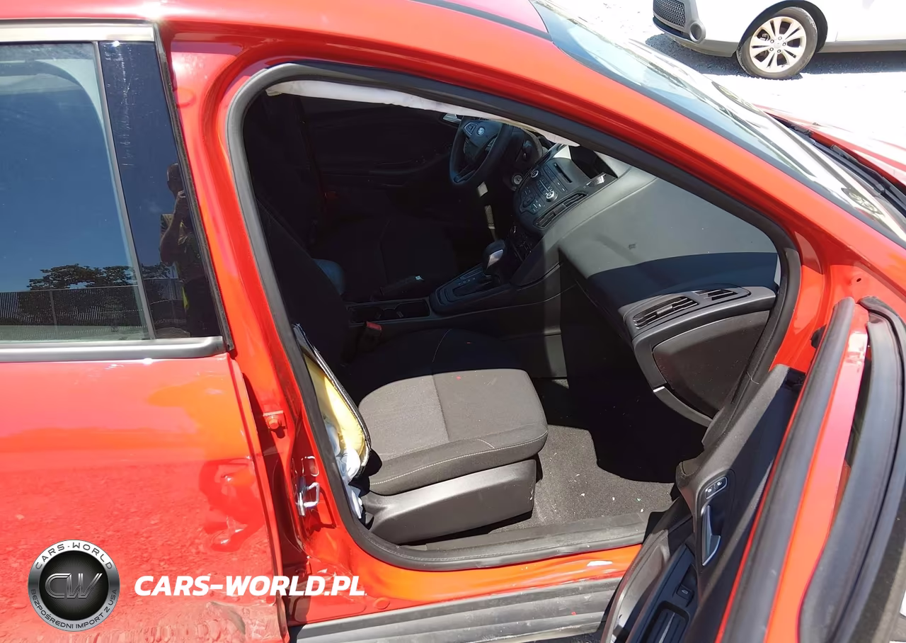 2017 Ford Focus Se VIN:1FADP3F26HL276190 - 5