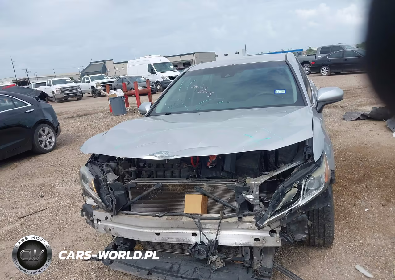 2018 Toyota Camry Le VIN:4T1B11HK1JU039963 - 13