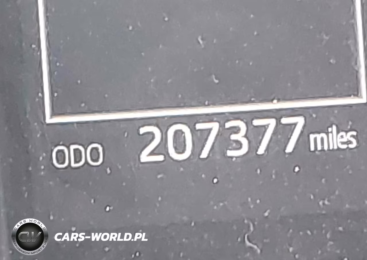 2018 Toyota Camry Le VIN:4T1B11HK1JU039963 - 16