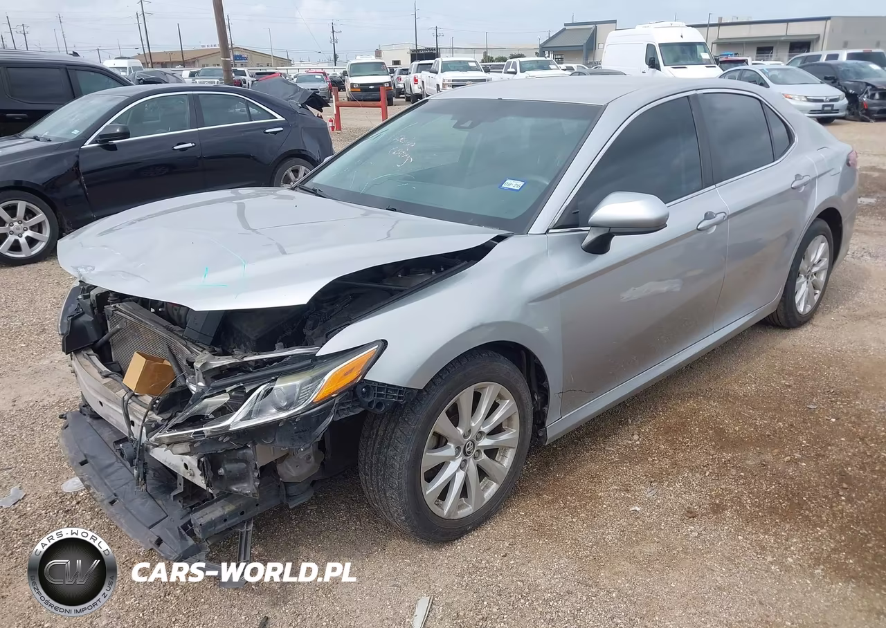 2018 Toyota Camry Le VIN:4T1B11HK1JU039963 - 2