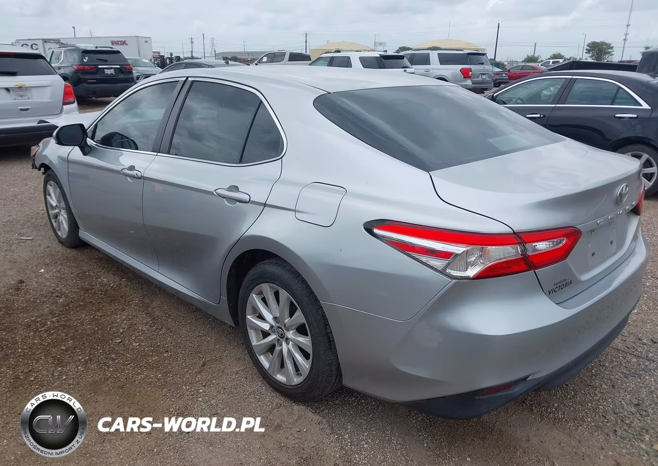 2018 Toyota Camry Le VIN:4T1B11HK1JU039963 - 3