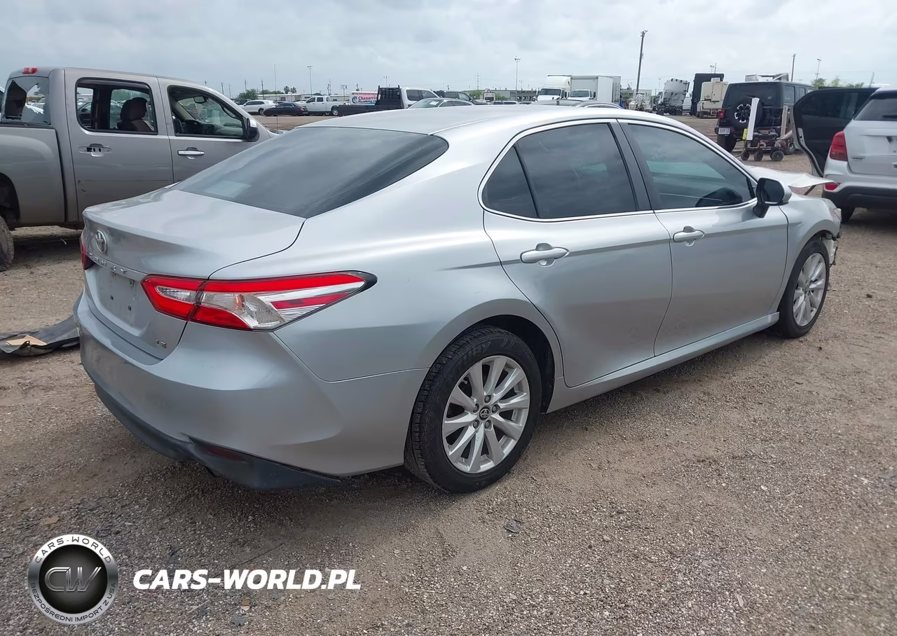 2018 Toyota Camry Le VIN:4T1B11HK1JU039963 - 4