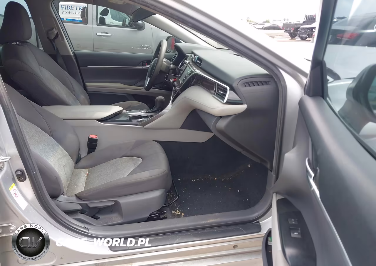 2018 Toyota Camry Le VIN:4T1B11HK1JU039963 - 5