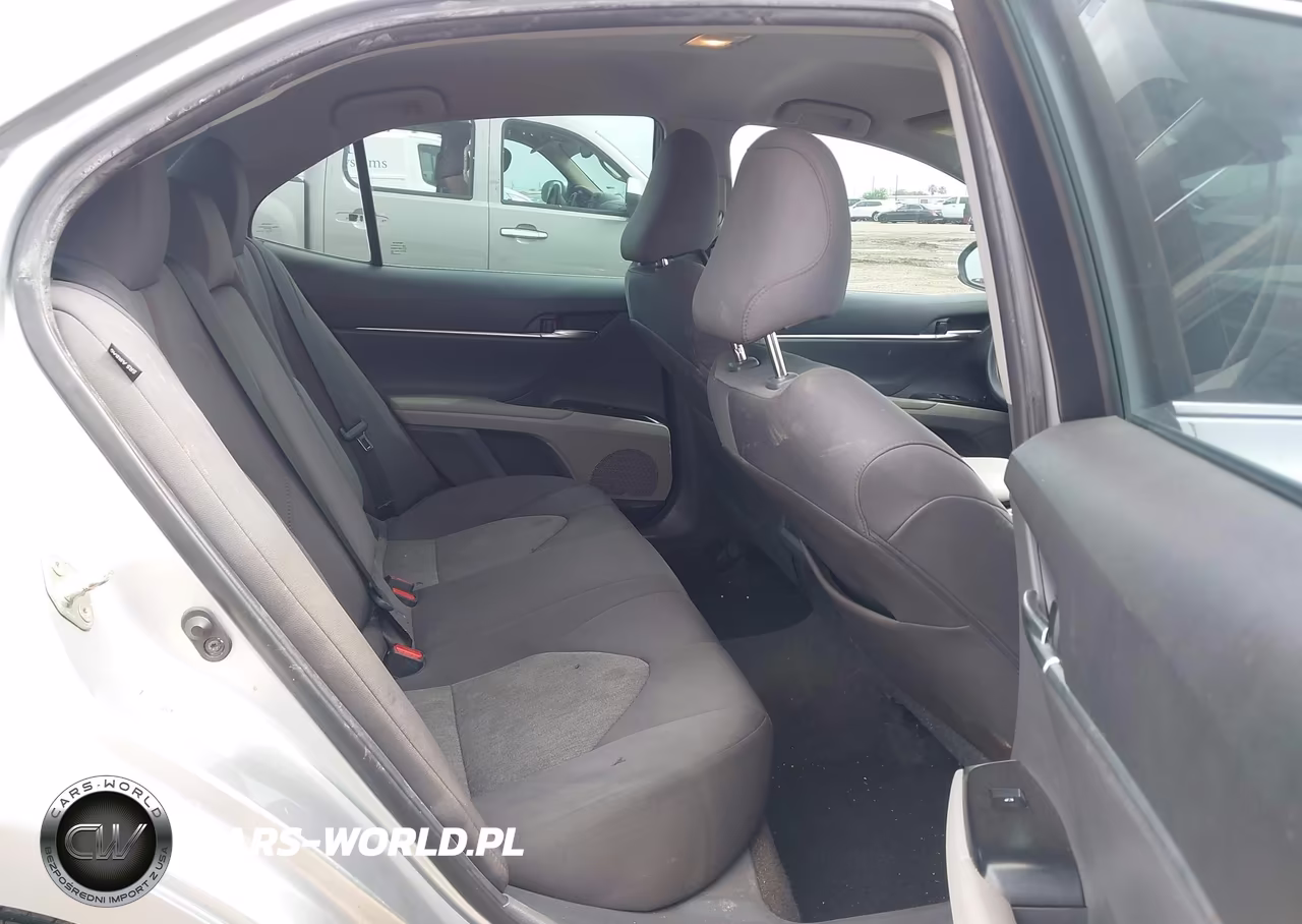 2018 Toyota Camry Le VIN:4T1B11HK1JU039963 - 8