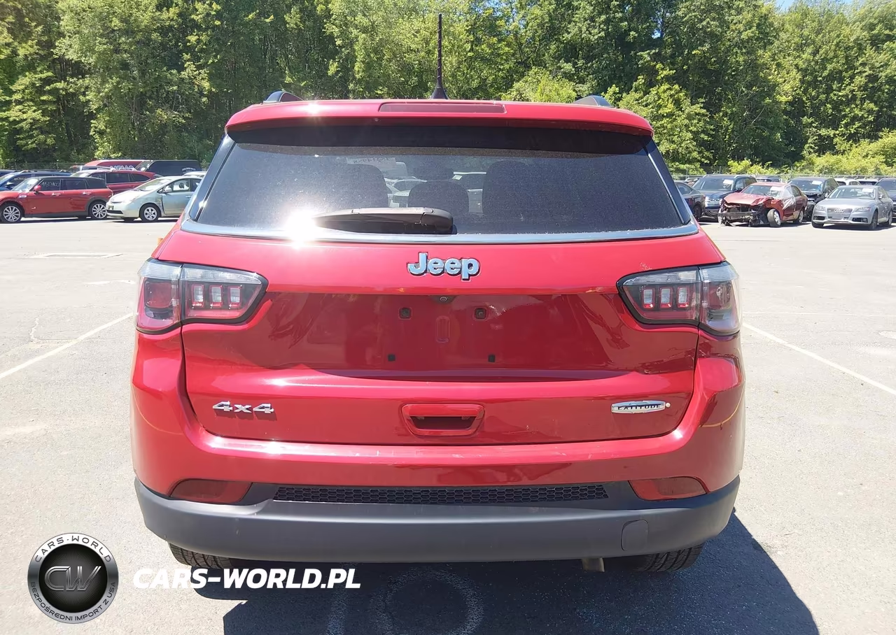 2019 Jeep Compass Latitude 4X4 VIN:3C4NJDBB2KT670082 - 17