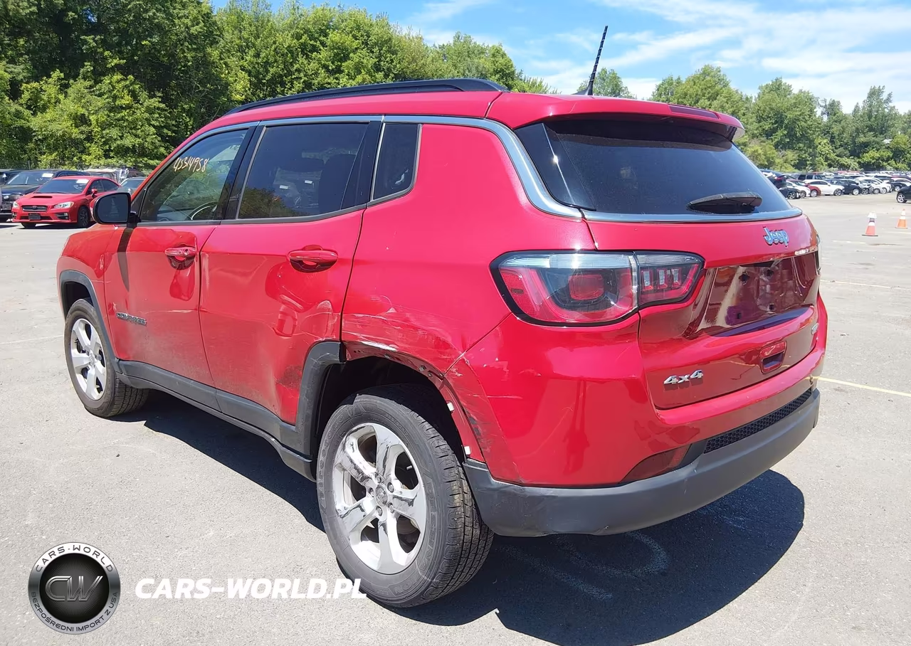 2019 Jeep Compass Latitude 4X4 VIN:3C4NJDBB2KT670082 - 3