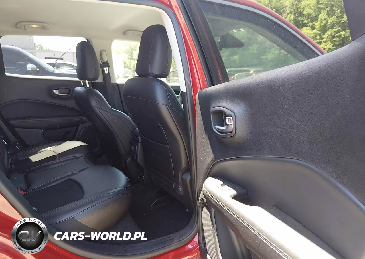 2019 Jeep Compass Latitude 4X4 VIN:3C4NJDBB2KT670082 - 8