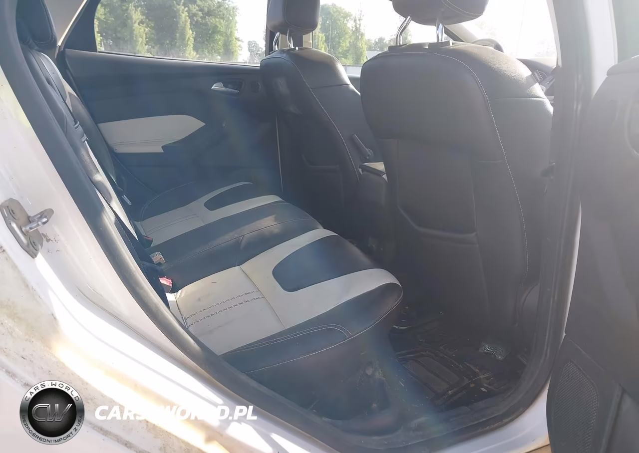 2012 Ford Focus Titanium VIN:1FAHP3J20CL104917 - 8