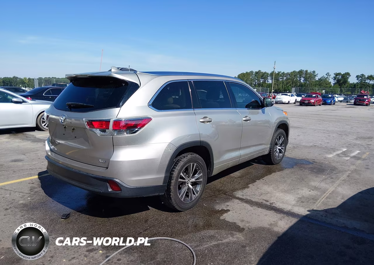 2016 Toyota Highlander Xle V6 VIN:5TDKKRFH2GS162482 - 4