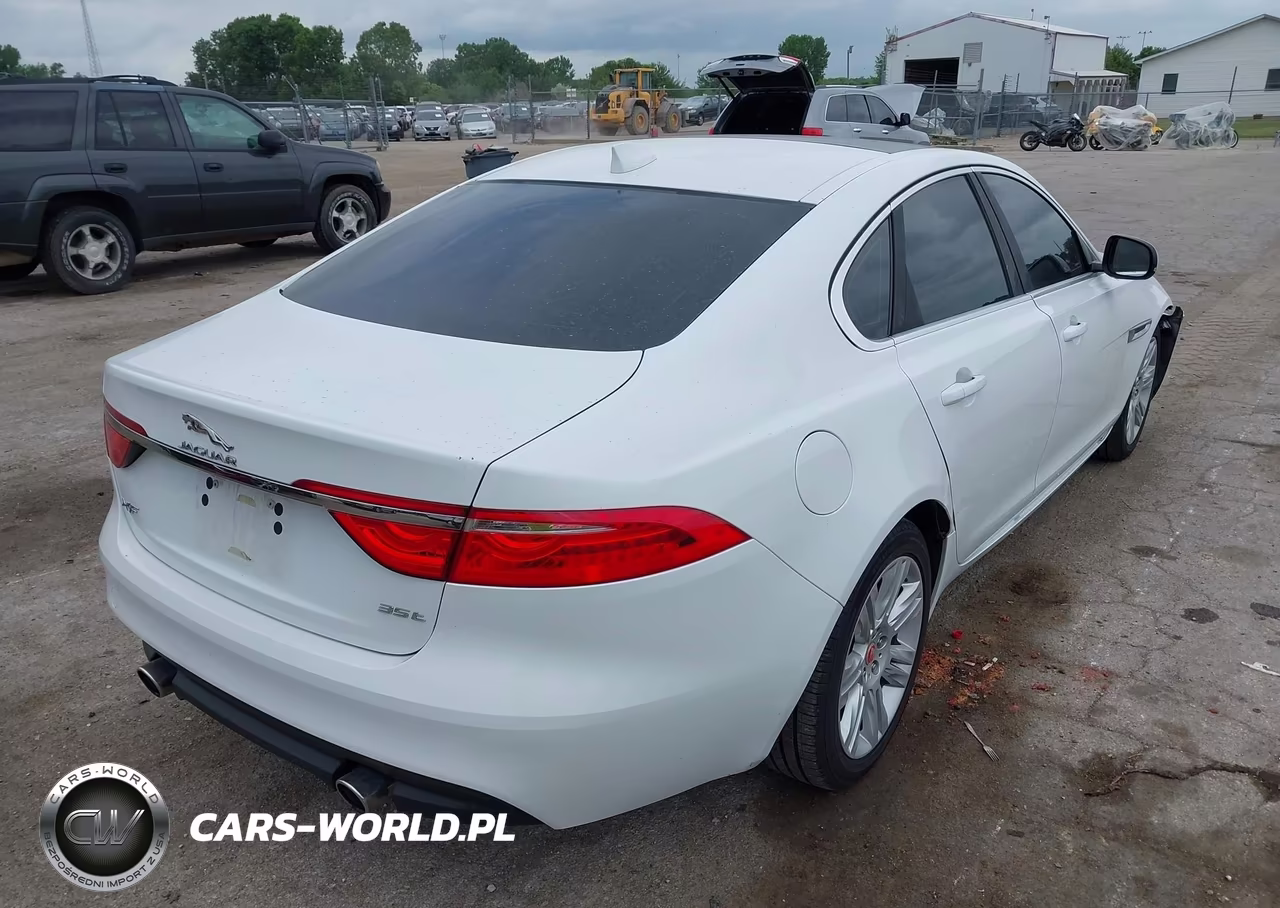 2017 Jaguar Xf 35T Premium VIN:SAJBD4BV1HCY34934 - 4