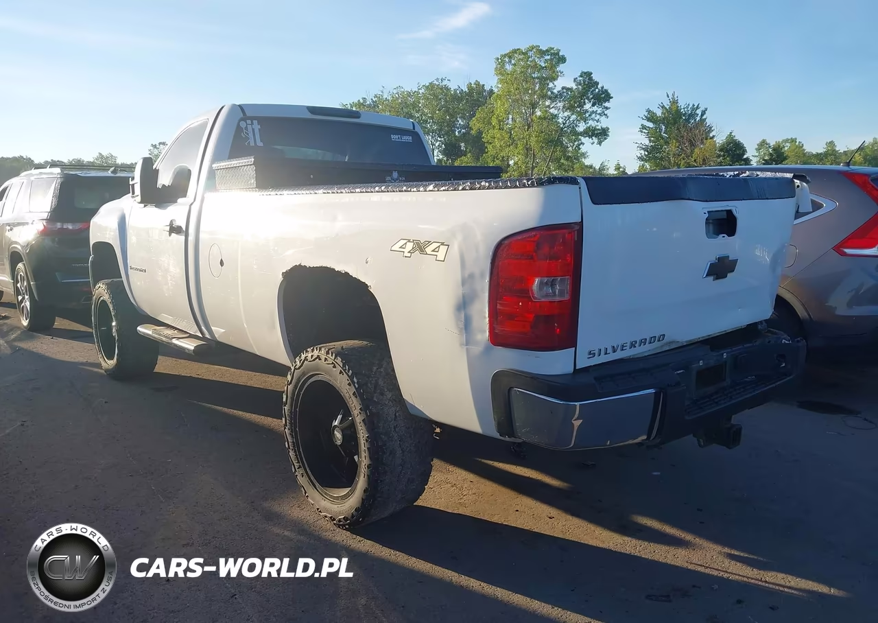 2007 Chevrolet Silverado 2500Hd Work Truck VIN:1GCHK24K17E562507 - 3