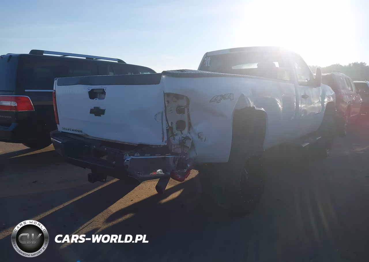 2007 Chevrolet Silverado 2500Hd Work Truck VIN:1GCHK24K17E562507 - 4
