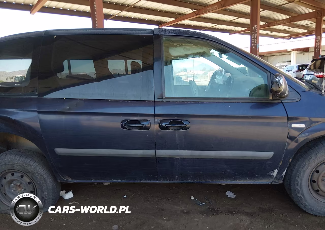 2005 Chrysler Town & Country VIN:1C4GP45R85B302057 - 12