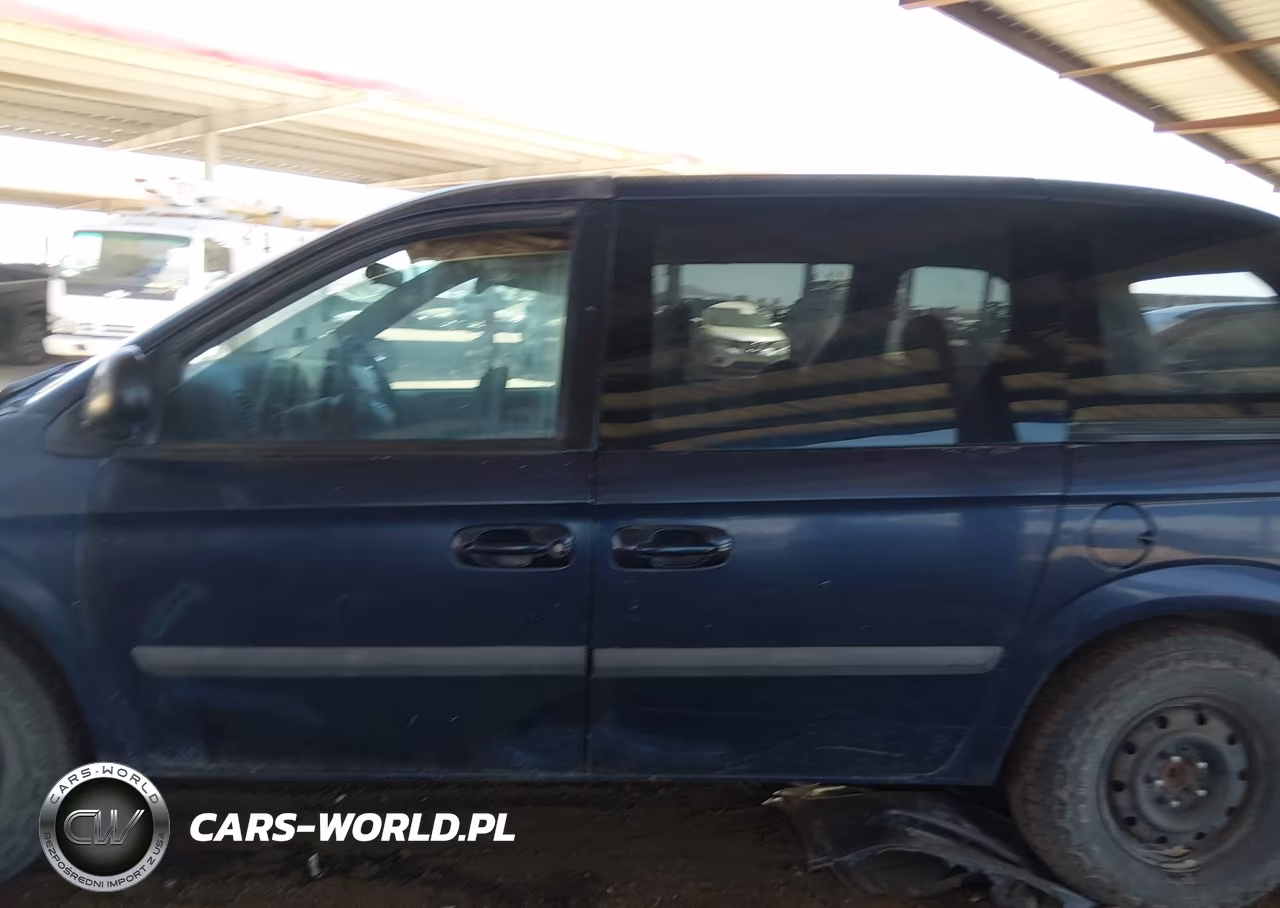 2005 Chrysler Town & Country VIN:1C4GP45R85B302057 - 13