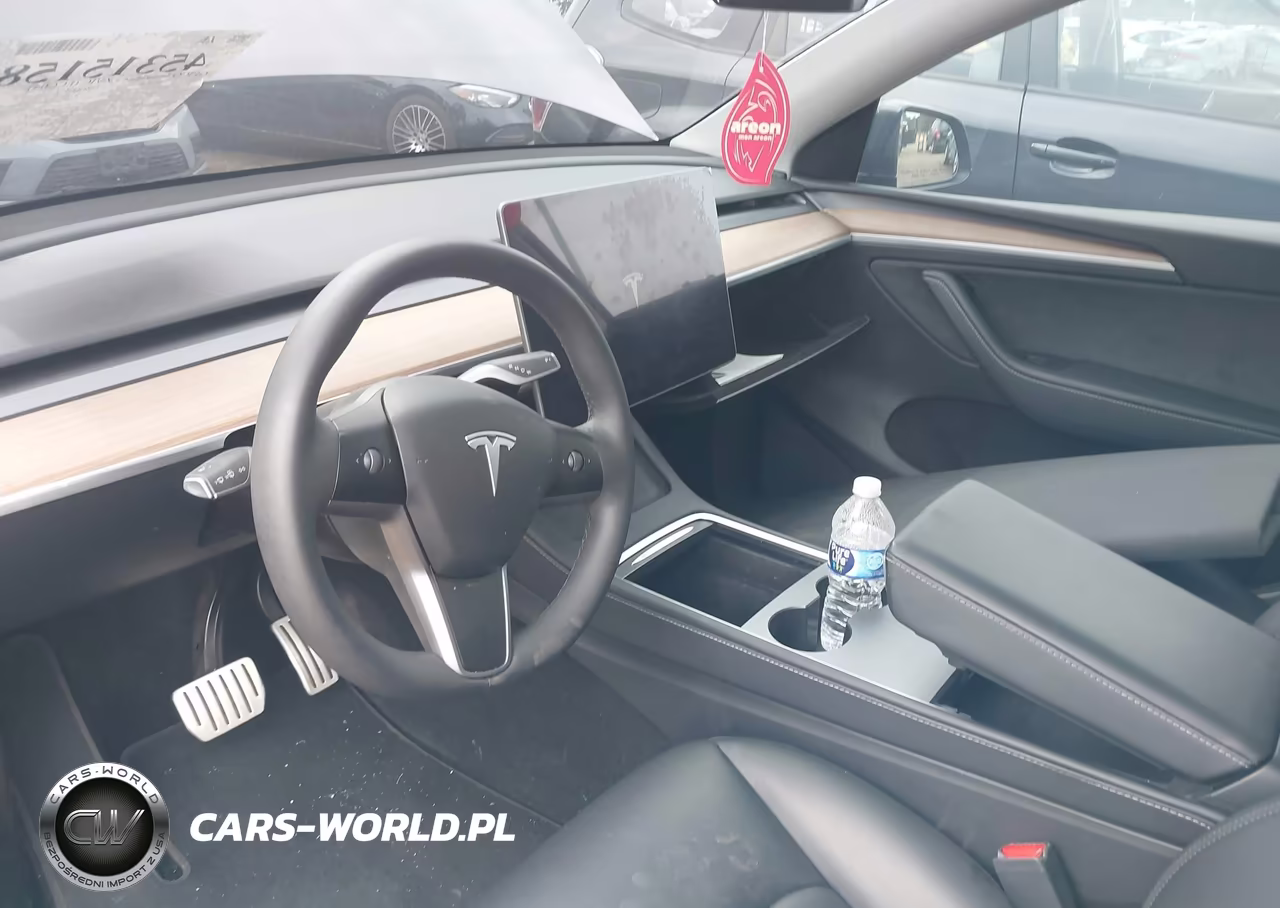 2025 Tesla Model Y Performance Dual Motor All-Wheel Drive VIN:7SAYGDEFXSA338075 - 5