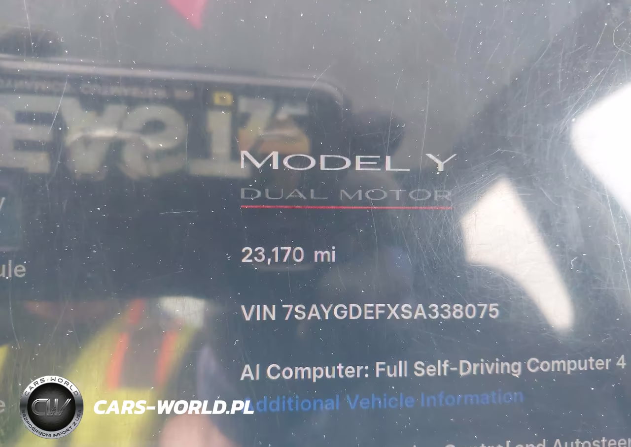 2025 Tesla Model Y Performance Dual Motor All-Wheel Drive VIN:7SAYGDEFXSA338075 - 7