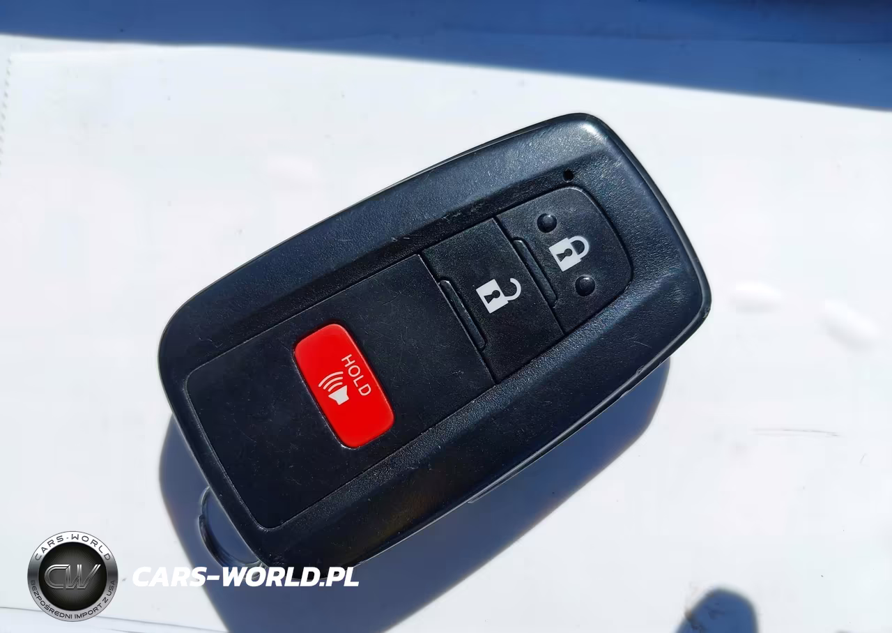 2020 Toyota Prius Le VIN:JTDKARFUXL3113963 - 11