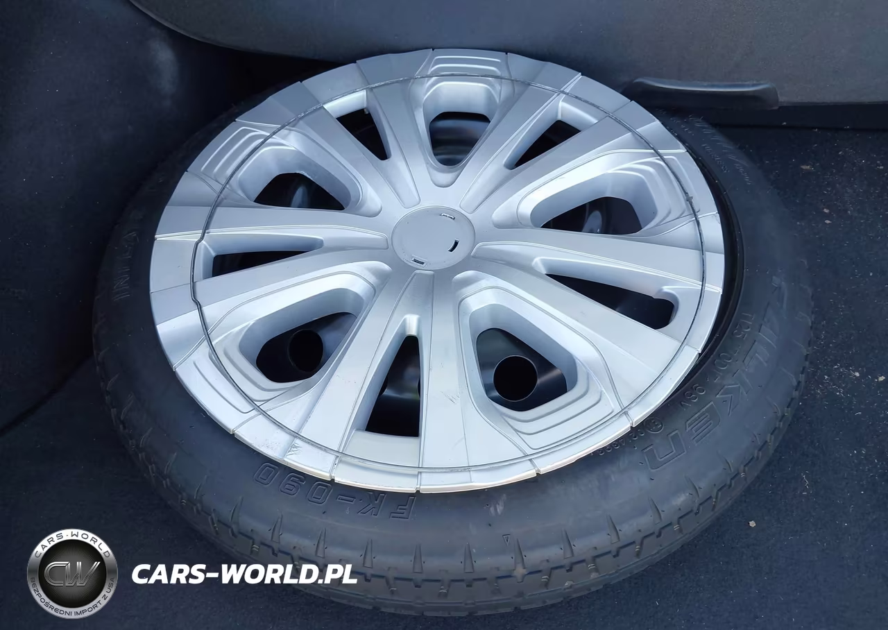 2020 Toyota Prius Le VIN:JTDKARFUXL3113963 - 12