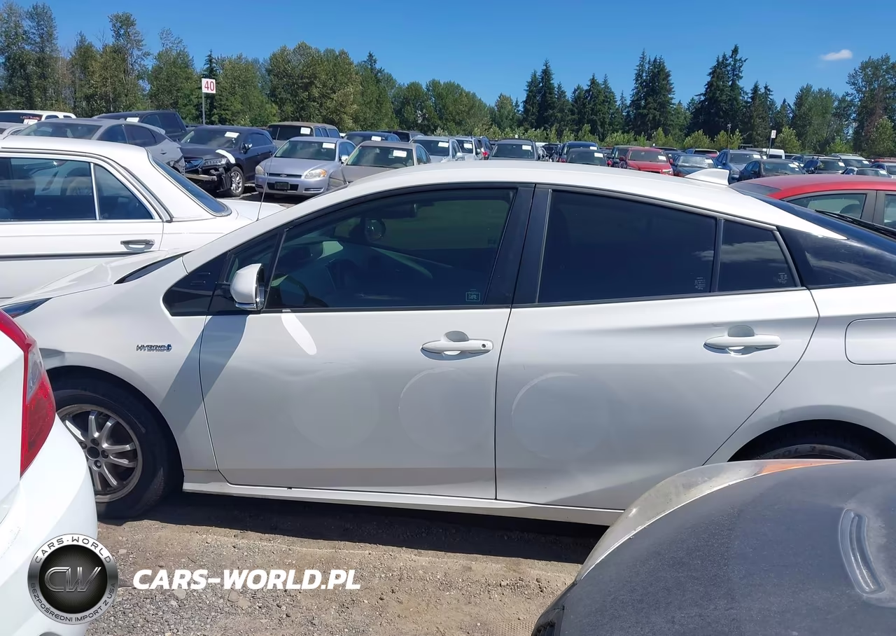 2020 Toyota Prius Le VIN:JTDKARFUXL3113963 - 15