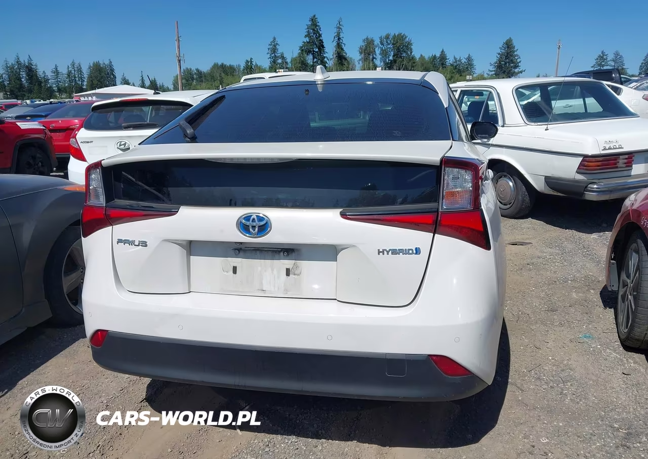2020 Toyota Prius Le VIN:JTDKARFUXL3113963 - 17