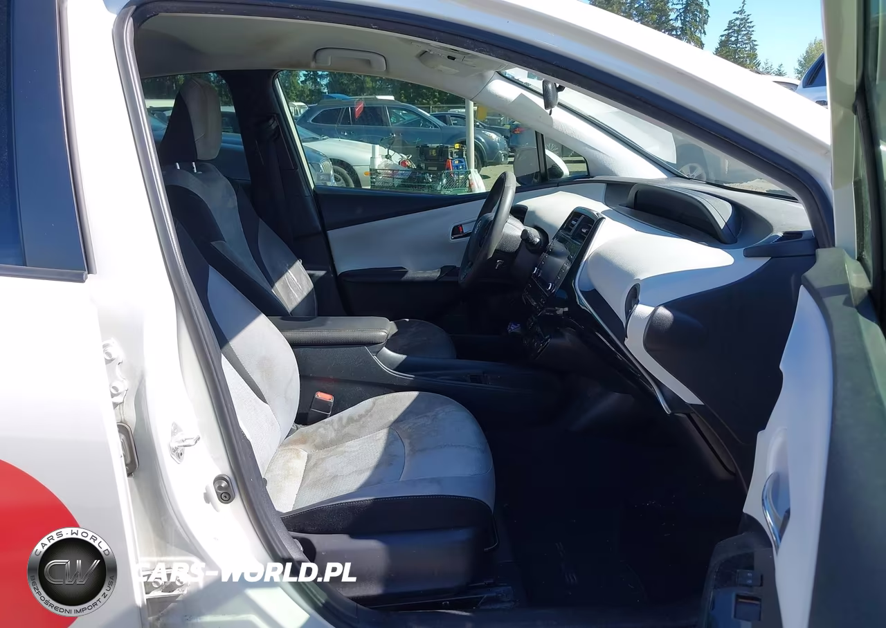 2020 Toyota Prius Le VIN:JTDKARFUXL3113963 - 5