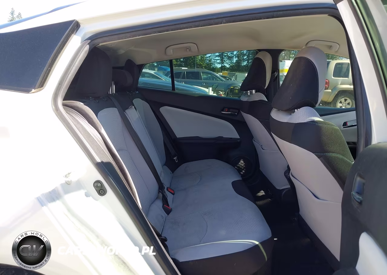 2020 Toyota Prius Le VIN:JTDKARFUXL3113963 - 8