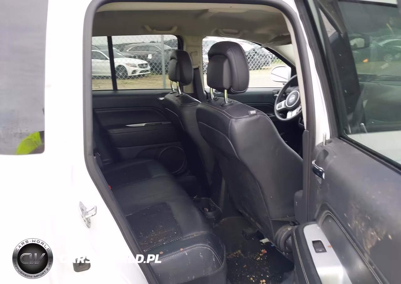 2016 Jeep Compass Latitude VIN:1C4NJDEB9GD757633 - 8