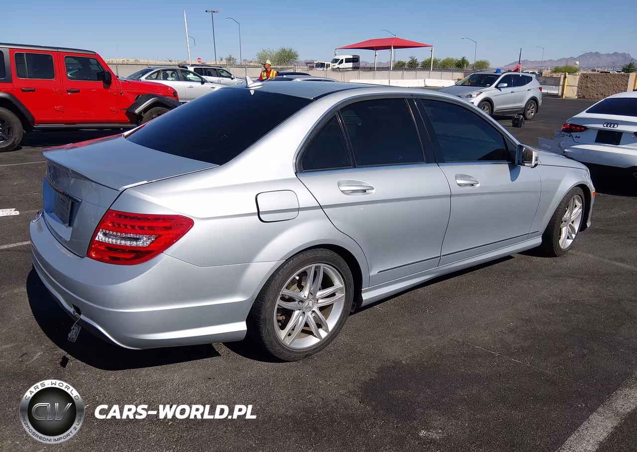 2013 Mercedes-Benz C 250 Luxury-Sport VIN:WDDGF4HBXDA779584 - 4
