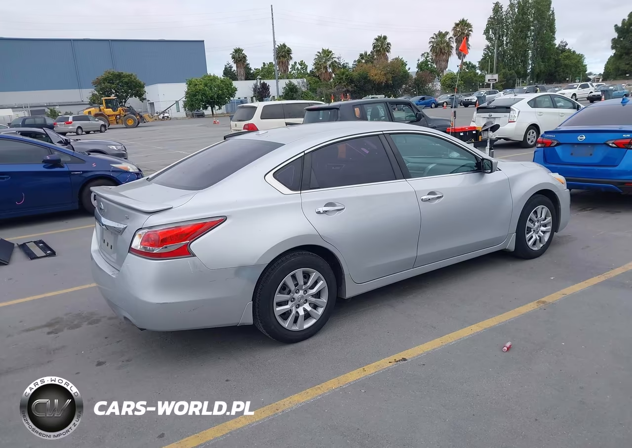 2015 Nissan Altima 2.5 S VIN:1N4AL3AP3FN395737 - 4