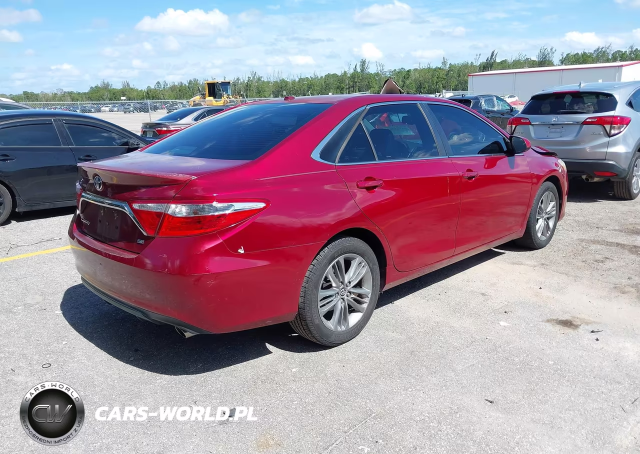 2015 Toyota Camry Se VIN:4T1BF1FKXFU924383 - 4