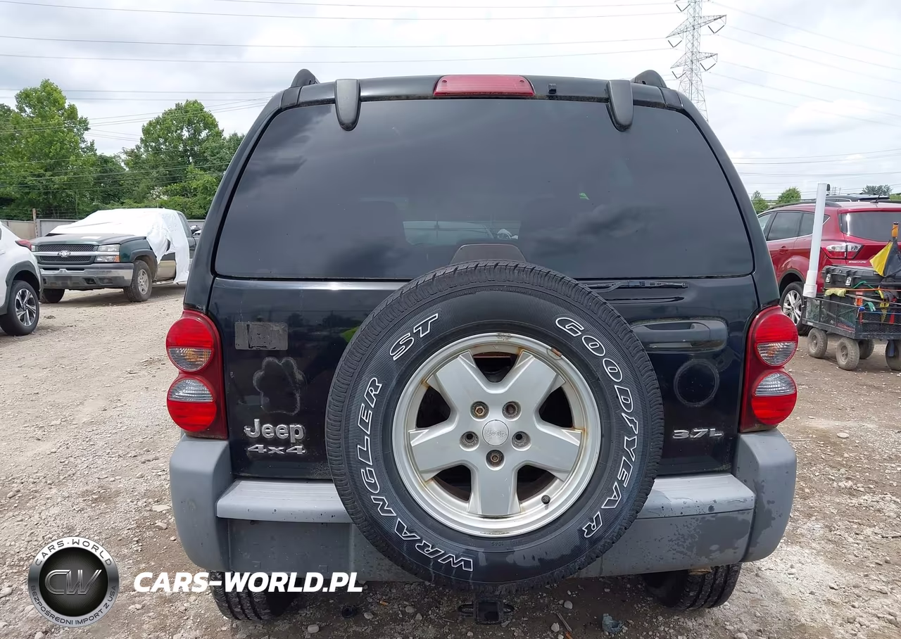 2005 Jeep Liberty Sport VIN:1J4GL48K15W555427 - 17