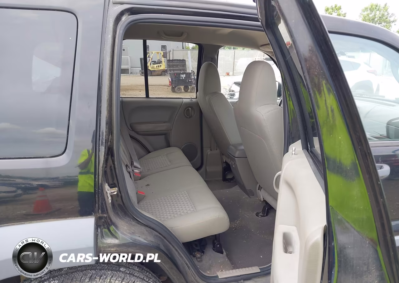 2005 Jeep Liberty Sport VIN:1J4GL48K15W555427 - 8